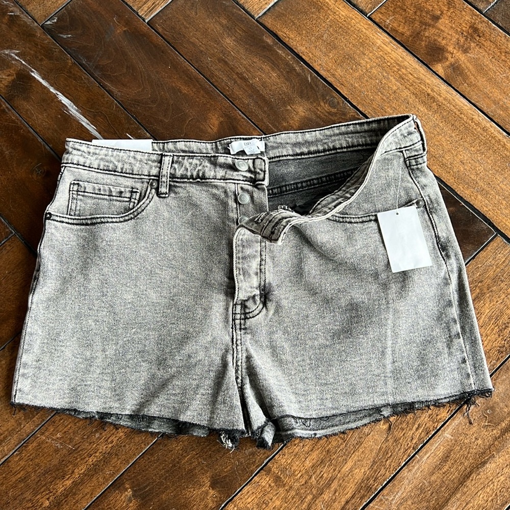 Designer Be Responsible size 33 stretch high rise shorts